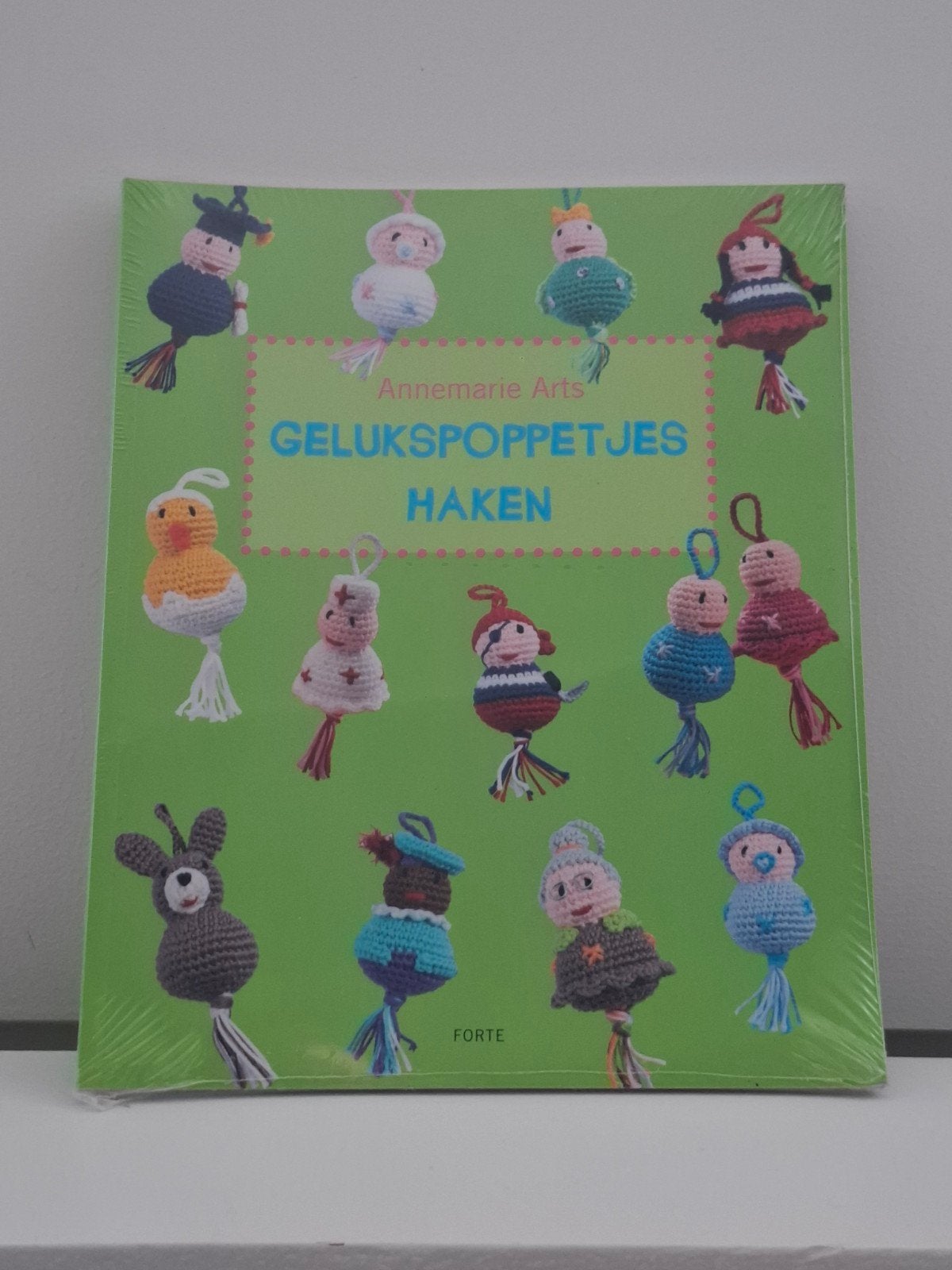 Boekjw gelukspoppetjes haken  Nieuw!(in folie), Ophalen of Verzenden, Nieuw, Haken, Patroon of Boek
