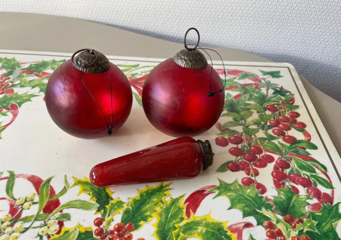 Set rode glazen kerstballen en pegel, Ophalen of Verzenden, Zo goed als nieuw