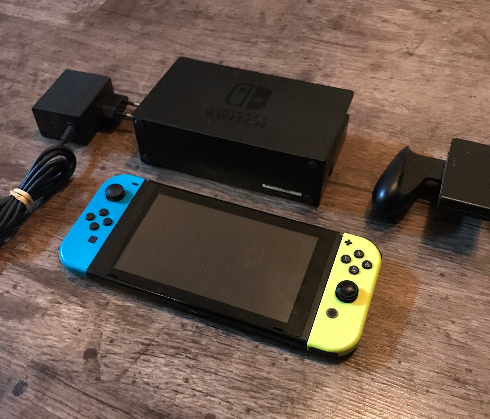 Nintendo Switch V2 compleet., Spelcomputers en Games, Spelcomputers | Nintendo Switch, Ophalen of Verzenden, Zo goed als nieuw