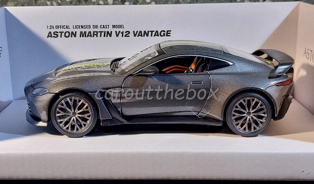 Aston Martin V12 Vantage groen 1:24 Reel Reel021, Hobby en Vrije tijd, Modelauto's | 1:24, Verzenden, Nieuw, Auto, Overige merken