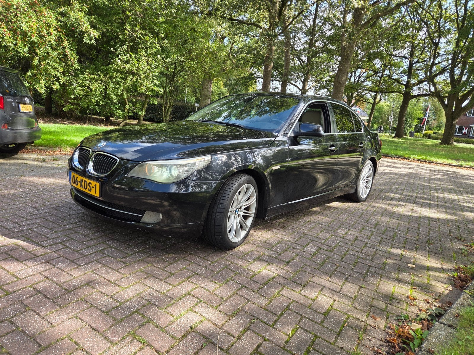 BMW 5-Serie 3.0 I 530 AUT 2009 Zwart, Auto's, Achterwielaandrijving, 2000 kg, Origineel Nederlands, 272 pk