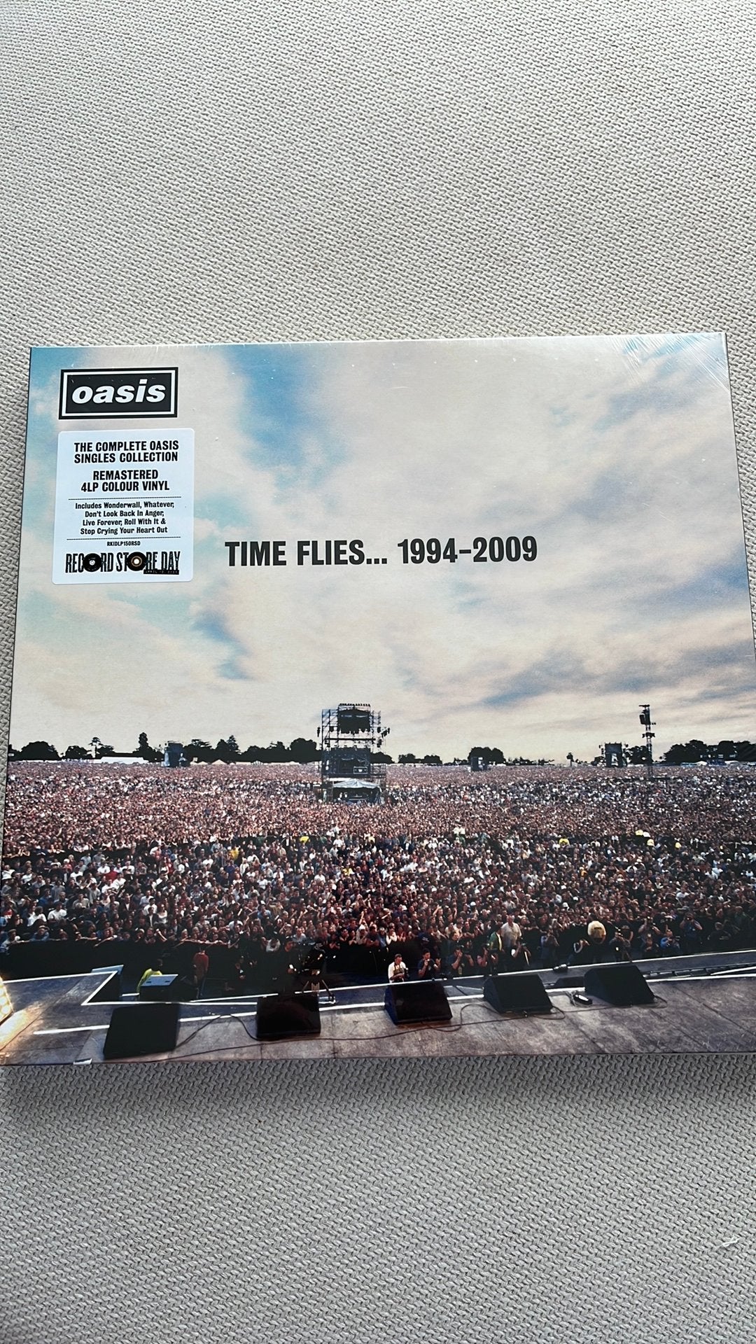 LP - Oasis - Time Flies (coloured vinyl), Boxset, Ophalen of Verzenden, Nieuw in verpakking, 12 inch
