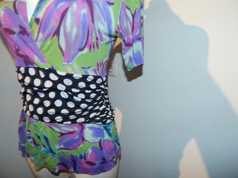 Etro stretch truitje prachtige kleuren stippen deel midden46, Kleding | Dames, Maat 38/40 (M), Etro, Zo goed als nieuw, Korte mouw