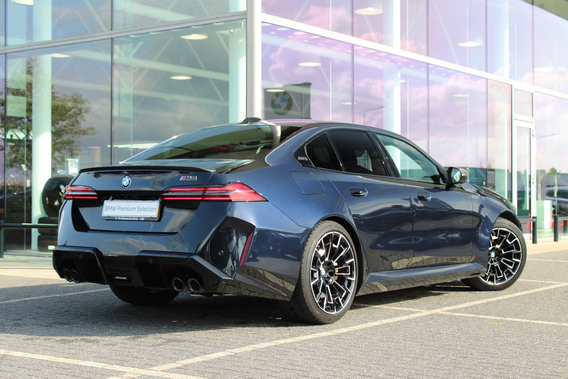 BMW 5 Serie M5 Automaat / M Drive Professional / Trekhaak /, Auto's, Dealer onderhouden, 4395 cc, Zwart, Bedrijf