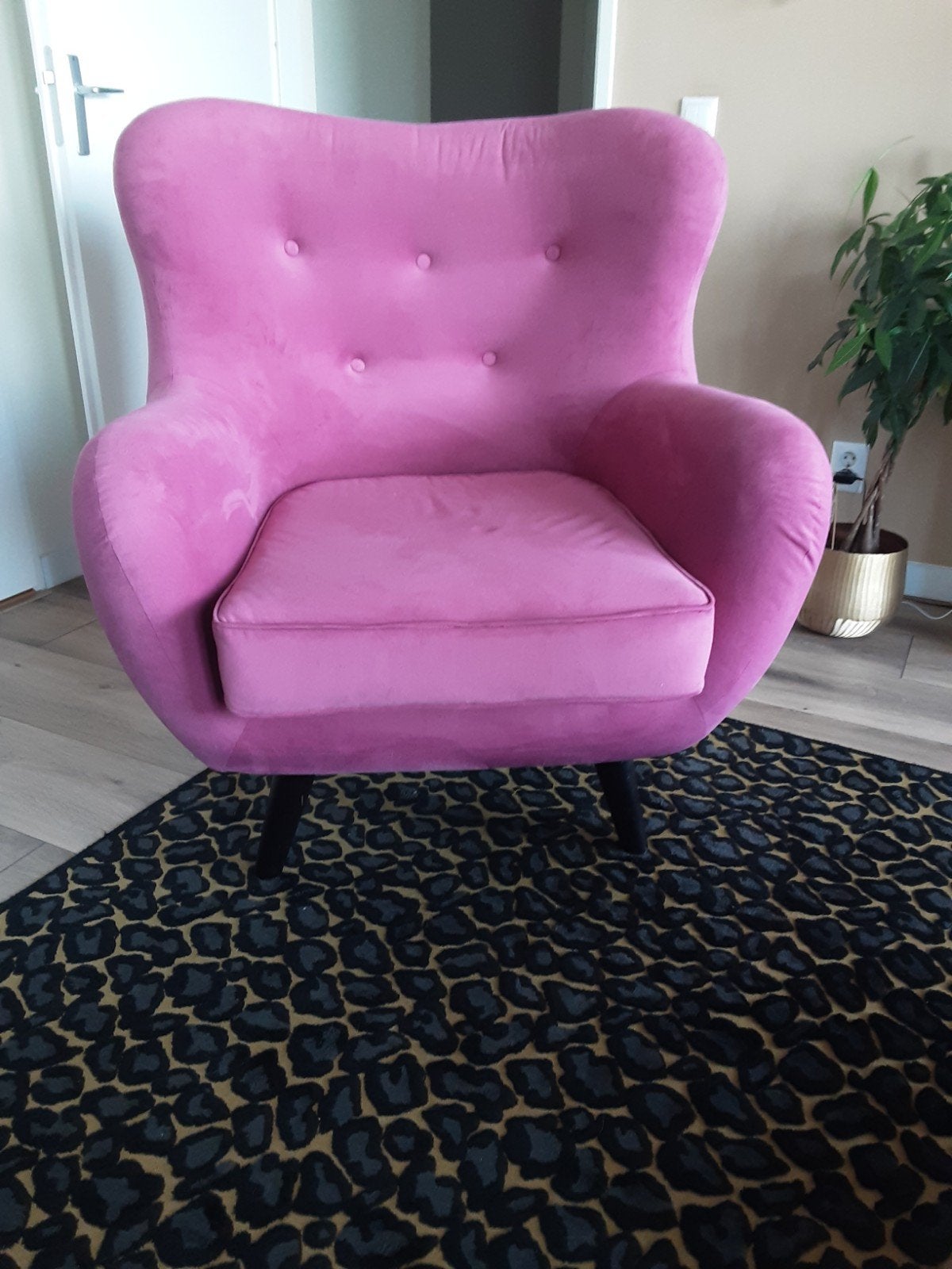 Roze fauteuil - Comfortabele en stijlvolle stoel, Ophalen, Modern, Comfortabel, 75 tot 100 cm, Zo goed als nieuw