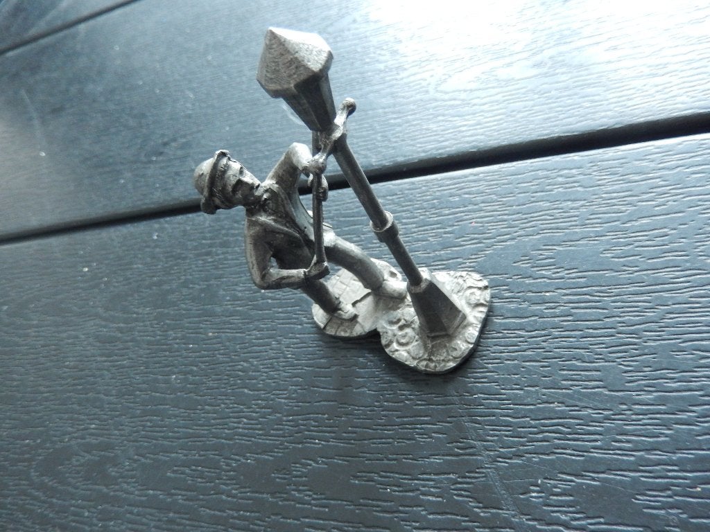 2 tinnen minatuurtjes(smid en lantaarnaansteker), Ophalen of Verzenden