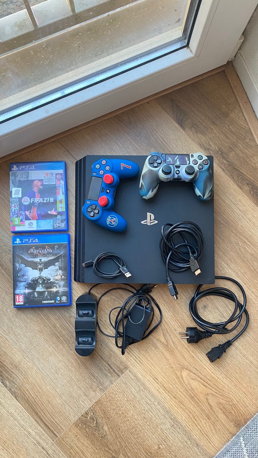 PS4 Pro Compleet + 2 Controllers + oplaadstation + Games, Spelcomputers en Games, Spelcomputers | Sony PlayStation 2, Ophalen of Verzenden