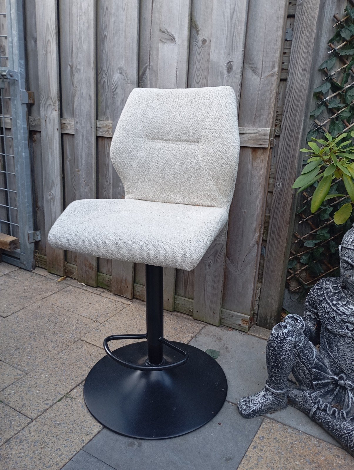 Moderne barstoel, in hoogte verstelbaar, Ophalen, Gebruikt, 90 cm of meer, 1 kruk