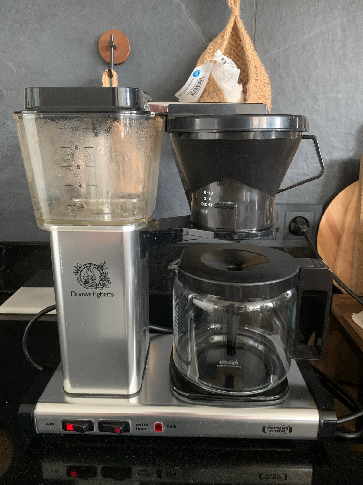 Douwe Egberts Koffiezetapparaat - Technivorm Moccamaster, Gebruikt, 10 kopjes of meer, Koffiemachine, Gemalen koffie