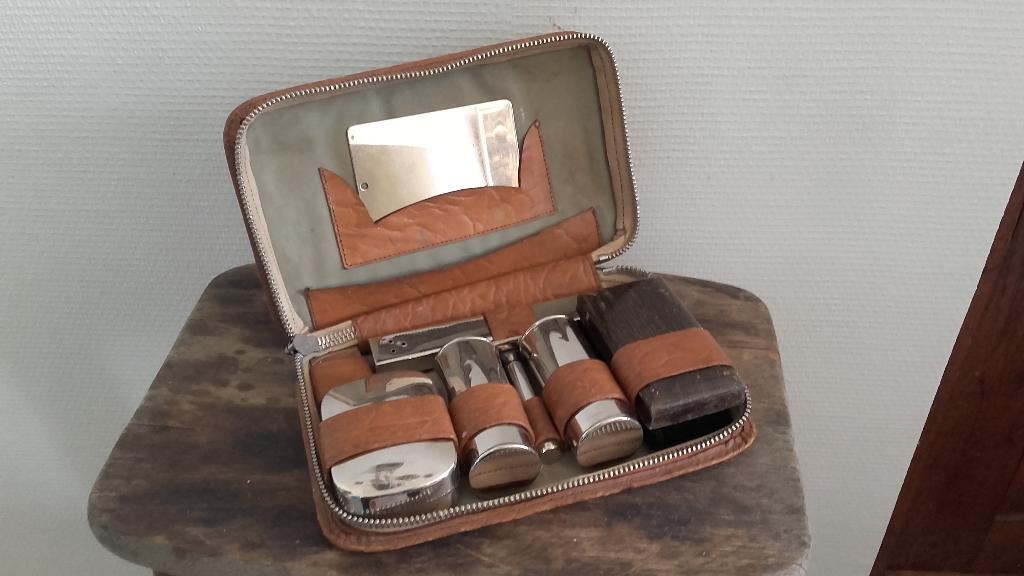 Scheerset in leren map, Antiek en Kunst, Ophalen of Verzenden