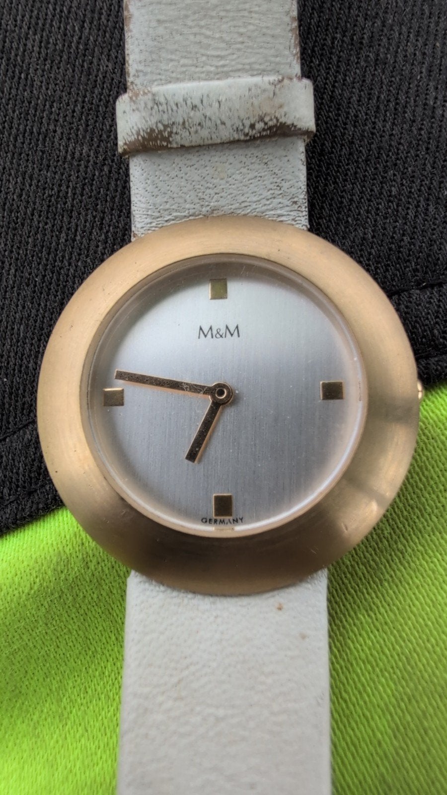 M&M Horloge 11828 - Niet lopend, voor onderdelen/reparatie, Overige merken, Overige materialen, Polshorloge, Ophalen of Verzenden