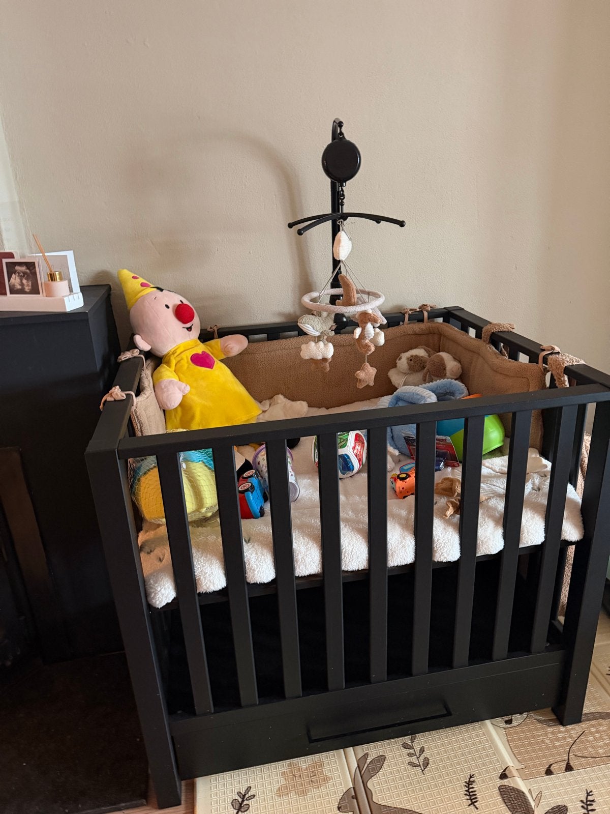 Zwarte box met lade, Kinderen en Baby's, Babywiegjes en Ledikanten, Ophalen, Gebruikt, Ledikant