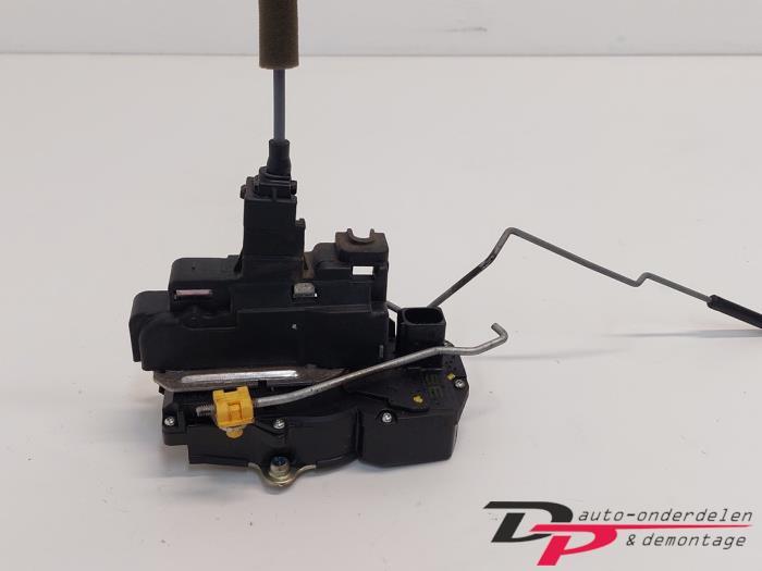 Deurslot Mechaniek 4Deurs links-achter van een Opel Antara, Gebruikt, -, -, Opel