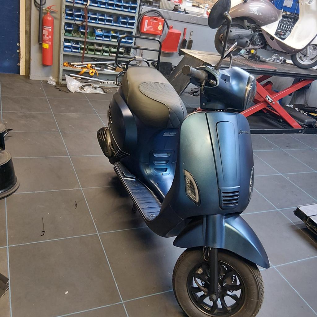 Capri eerste eigenaar. 2022, Ophalen, Maximaal 45 km/u, 49 cc, Zo goed als nieuw