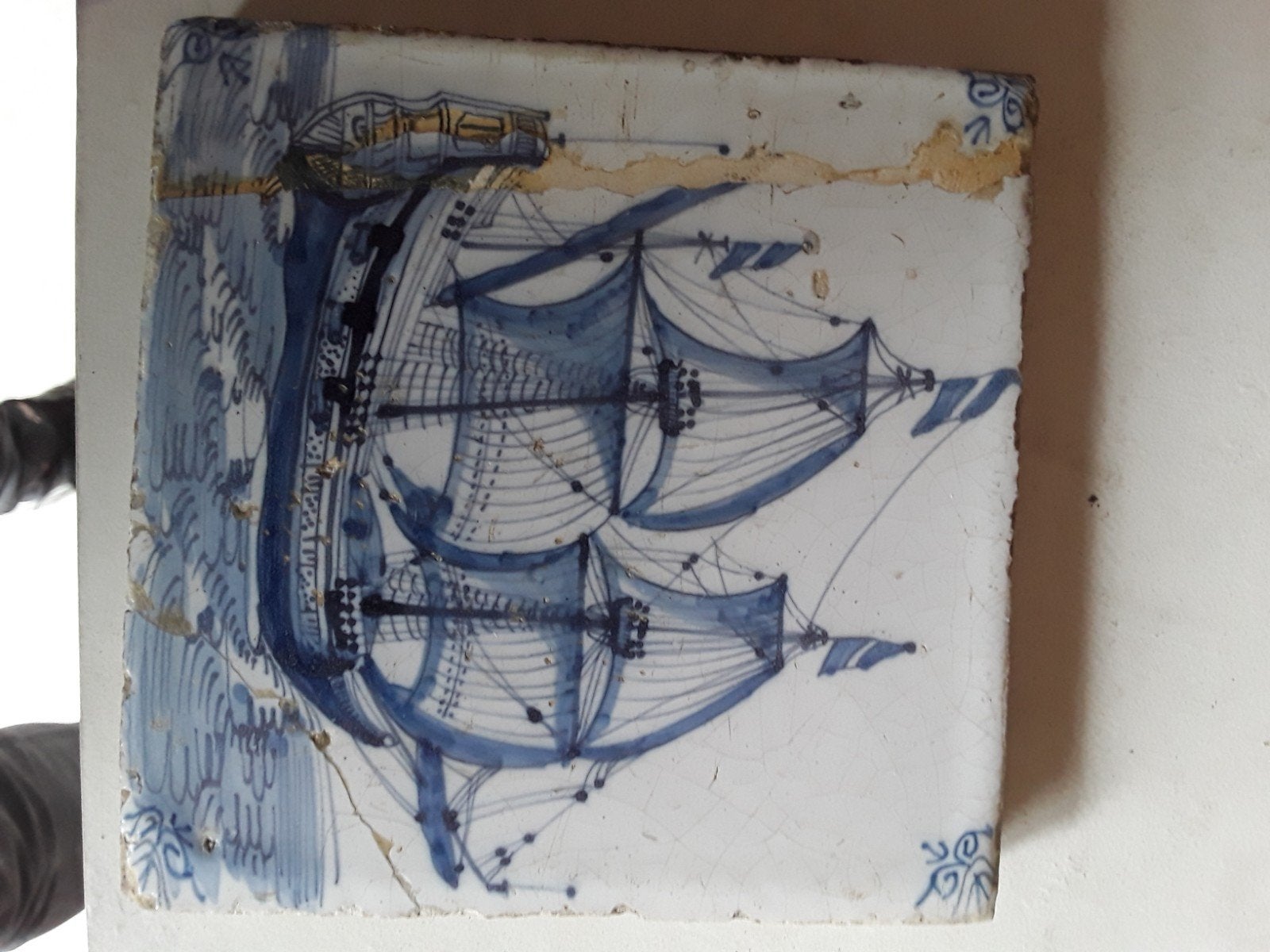 Tegeltje met afbeelding van een bootje       bieden, Antiek en Kunst, Ophalen of Verzenden