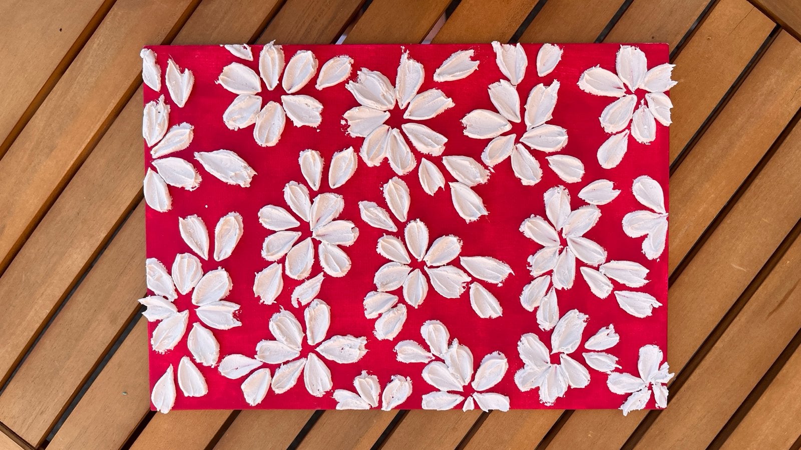 Abstract bloemenschilderij met textuur op rood doek, Bloemen, Acrylverf, Ophalen of Verzenden, Handgeschilderd