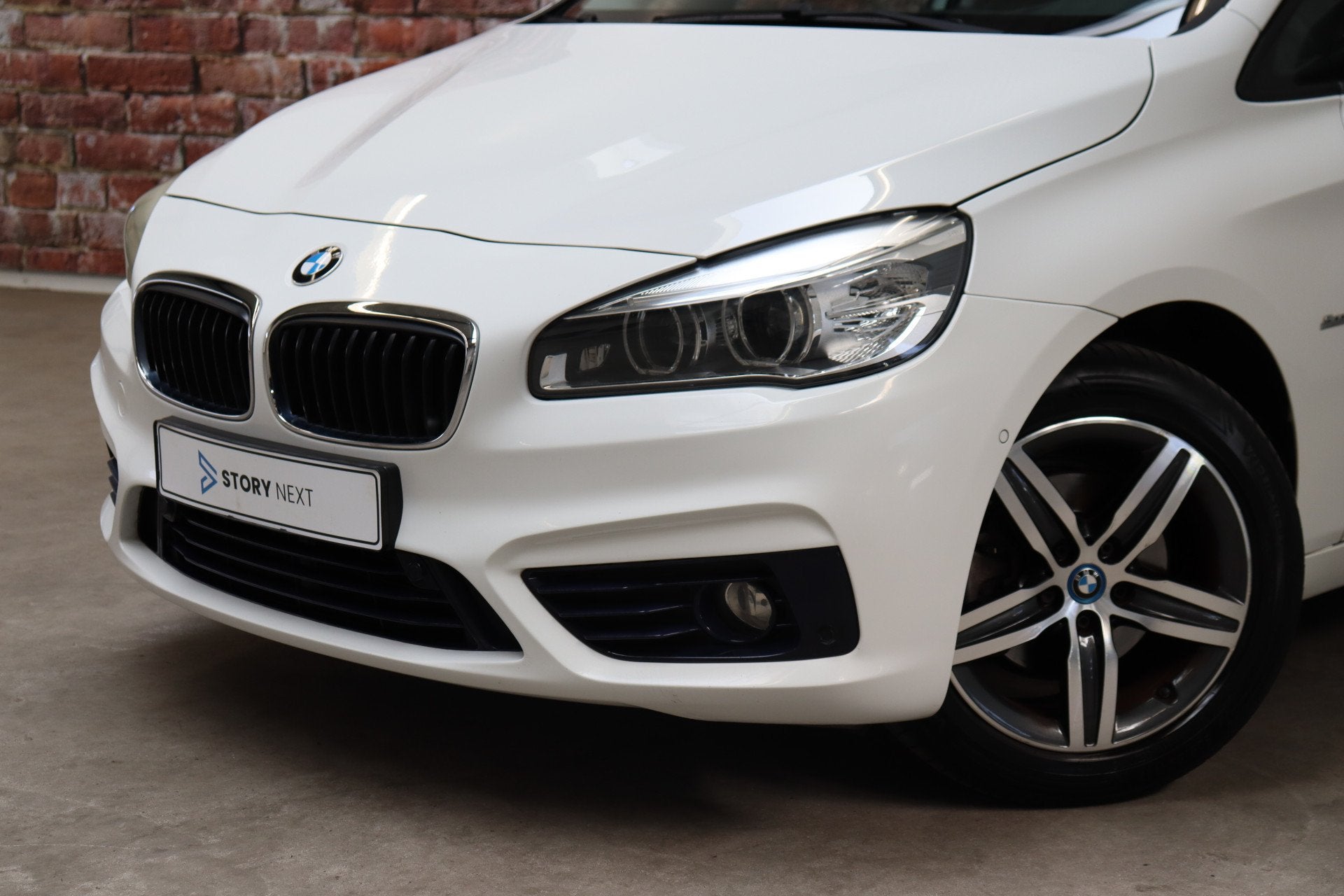 BMW 2 Serie Active Tourer 218i Executive Sport Line Automaat, Auto's, 1345 kg, Gebruikt, Euro 6, Wit