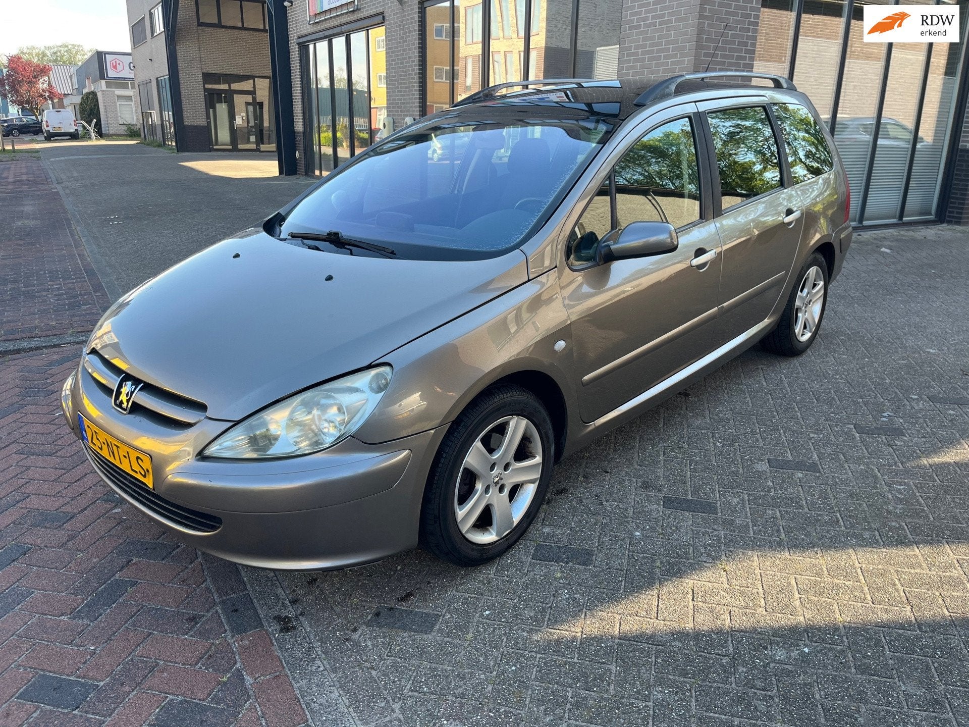 Peugeot 307 SW 2.0 16V Pack! AUTOMAAT! 7 P! Nw APK! Airco!, Gebruikt, 4 cilinders, 7 stoelen, Grijs