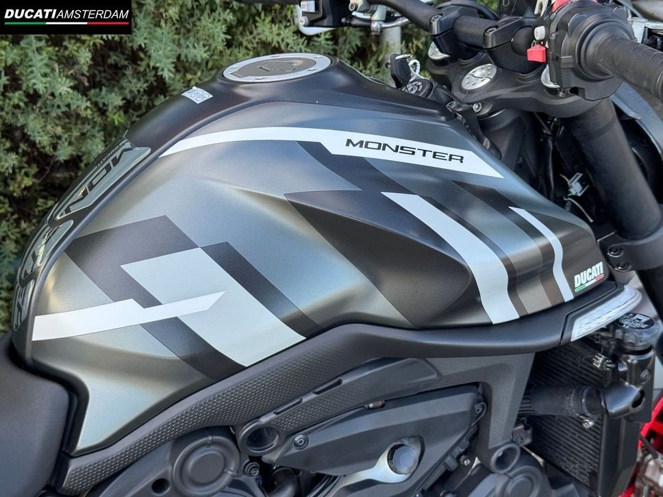 DUCATI Monster + 937 (bj 2022) 26.028 km, DUCATI, 2 cilinders, 468 cc, Motorrijbewijs A