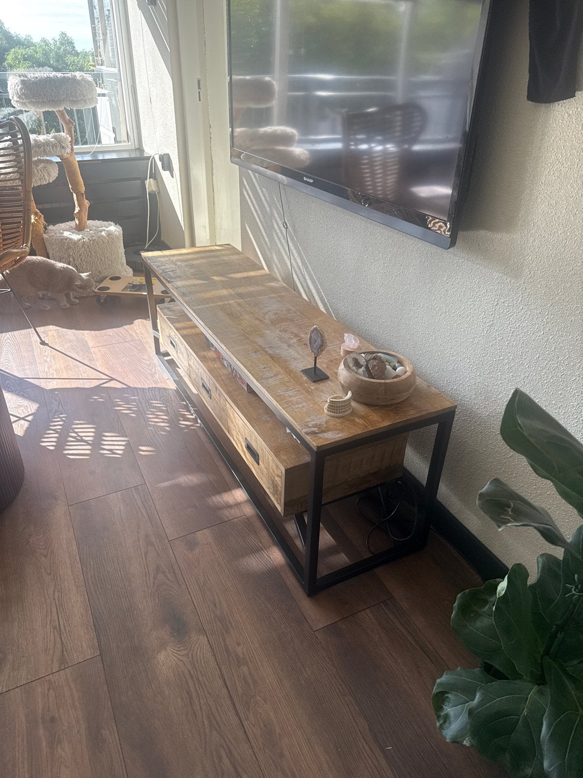 TV-meubel van mangohout en metaal met lades, Gebruikt, 100 tot 150 cm, Ophalen of Verzenden, Minder dan 100 cm