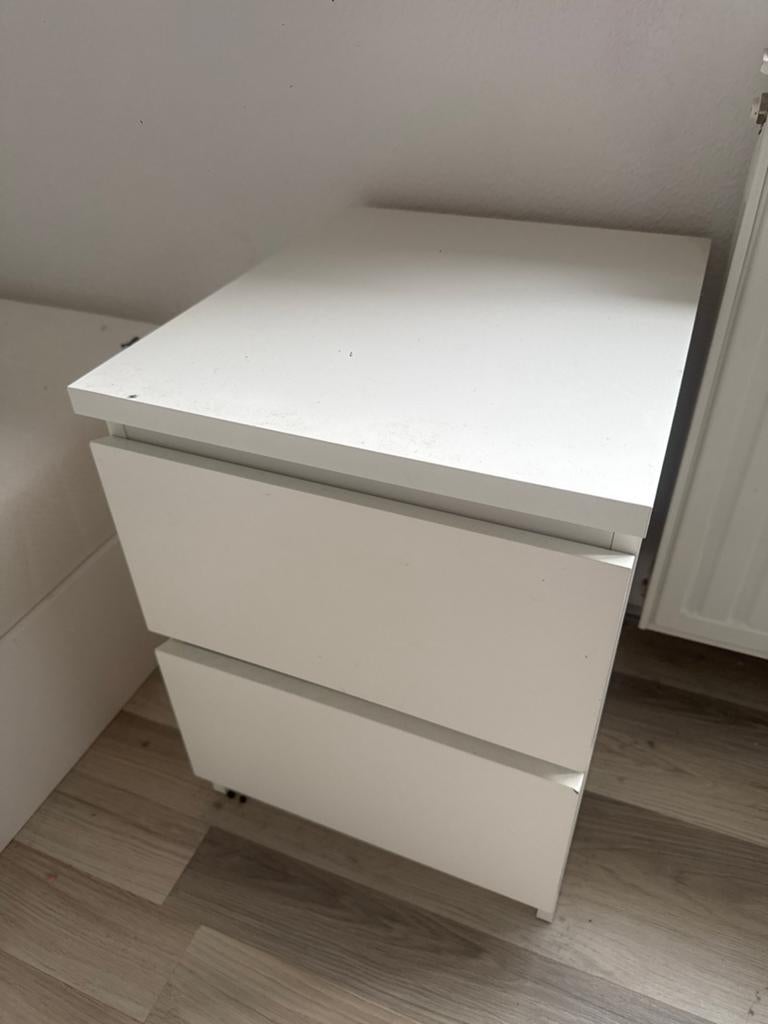 Wit nachtkastje met 2 lades, Gebruikt, Minder dan 45 cm, Hout, 55 tot 70 cm