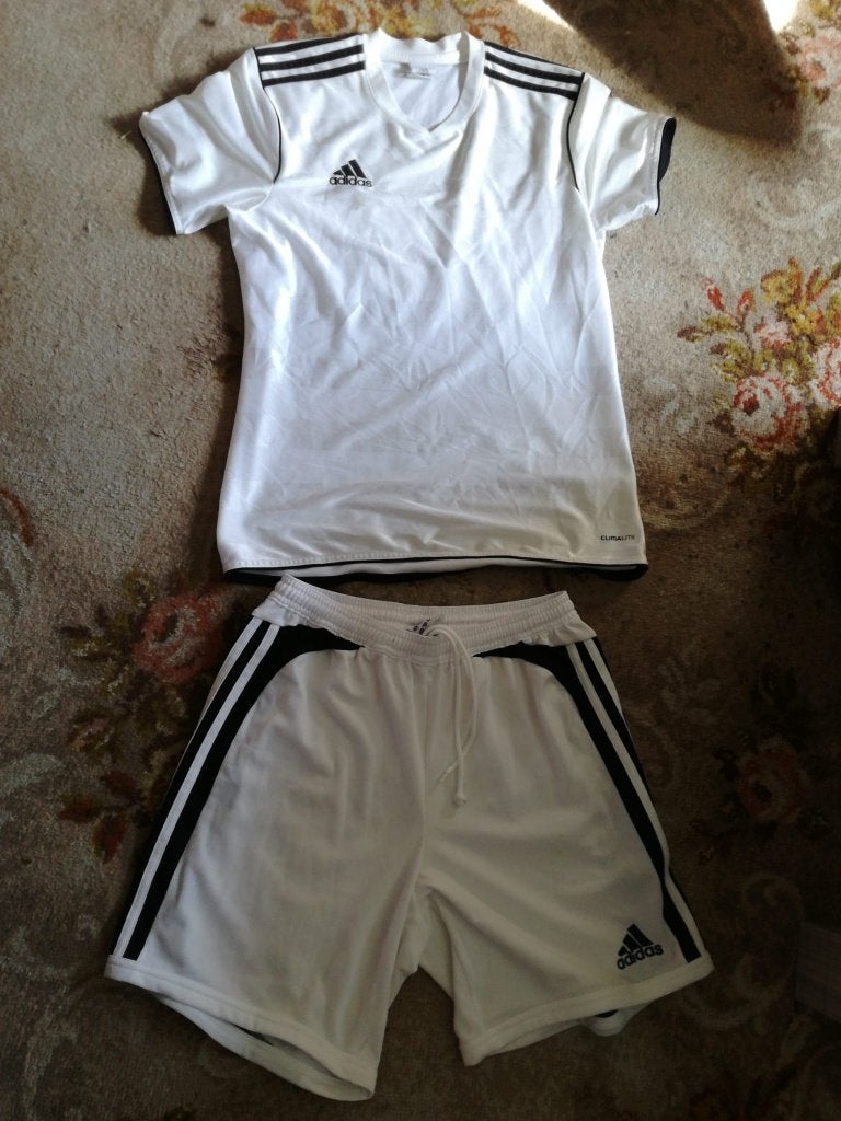 Als nieuw Climalite ADIDAS voetbal pak Wit S shirt / M short, Sport en Fitness, Maat S, Ophalen of Verzenden, Zo goed als nieuw