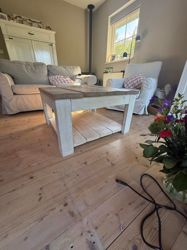 Stevige Houten Salontafel - Doorleefd en aanpasbaar, Huis en Inrichting, Gebruikt, 100 tot 150 cm, Vierkant, Minder dan 50 cm