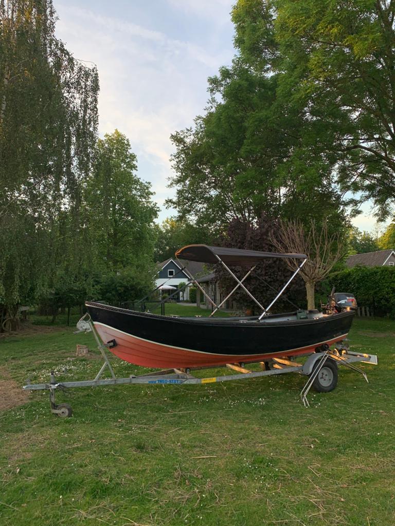 Leuk sloepje met 9.9pk buitenboordmotor en trailer, Watersport en Boten, Sloepen, 10 pk, Antifouling, 2 m, Ophalen