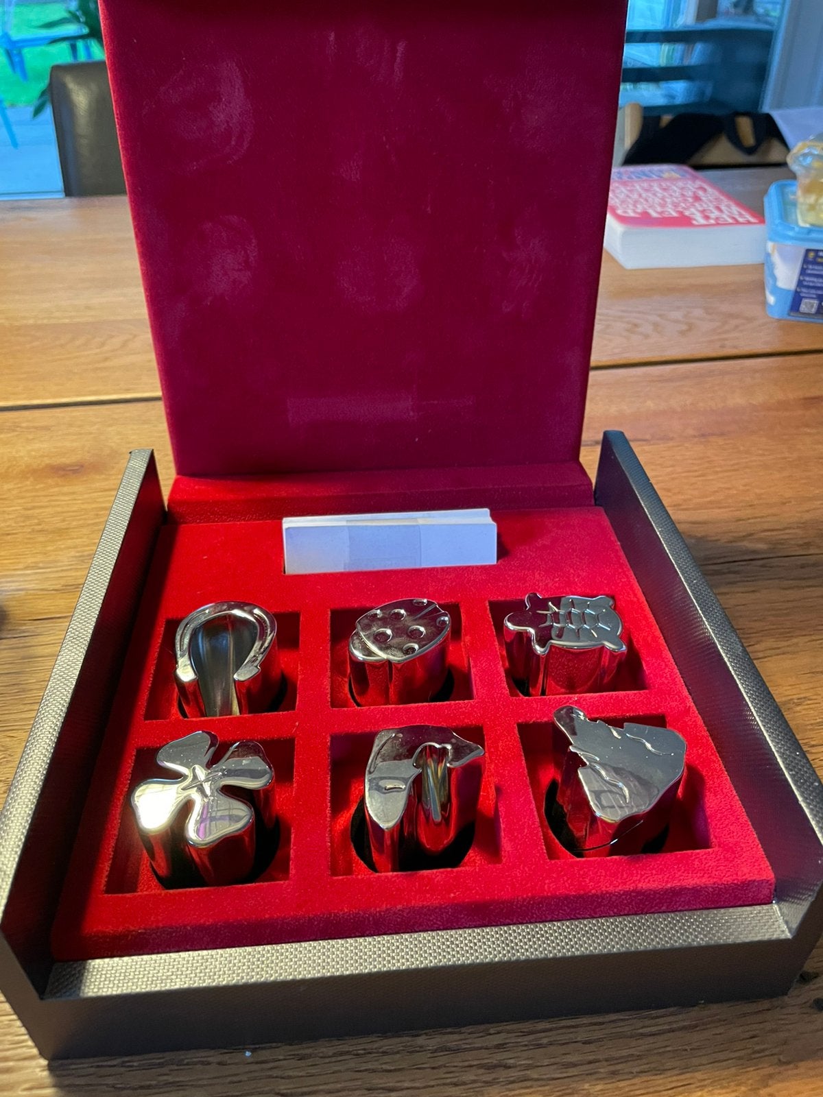 Exclusieve Nestlé set van 6 RVS tafelkaarthouders – 2009, Ophalen of Verzenden, Zo goed als nieuw