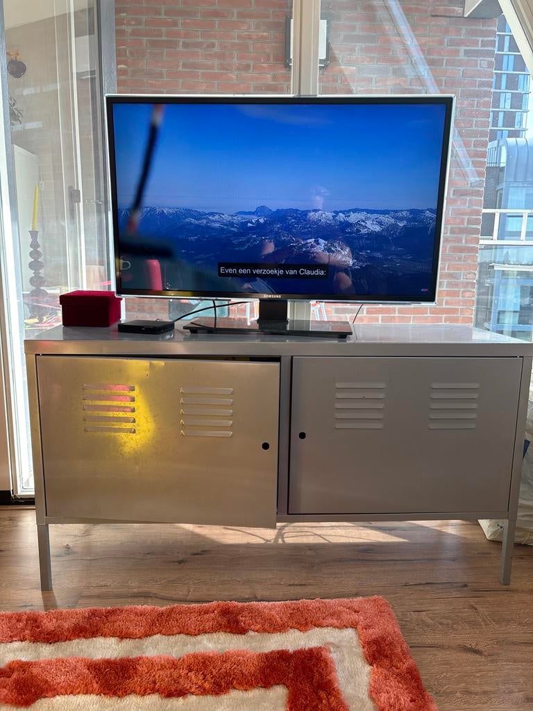 Ikea metalen kastje - perfect voor TV of opbergruimte, Ophalen of Verzenden, Gebruikt