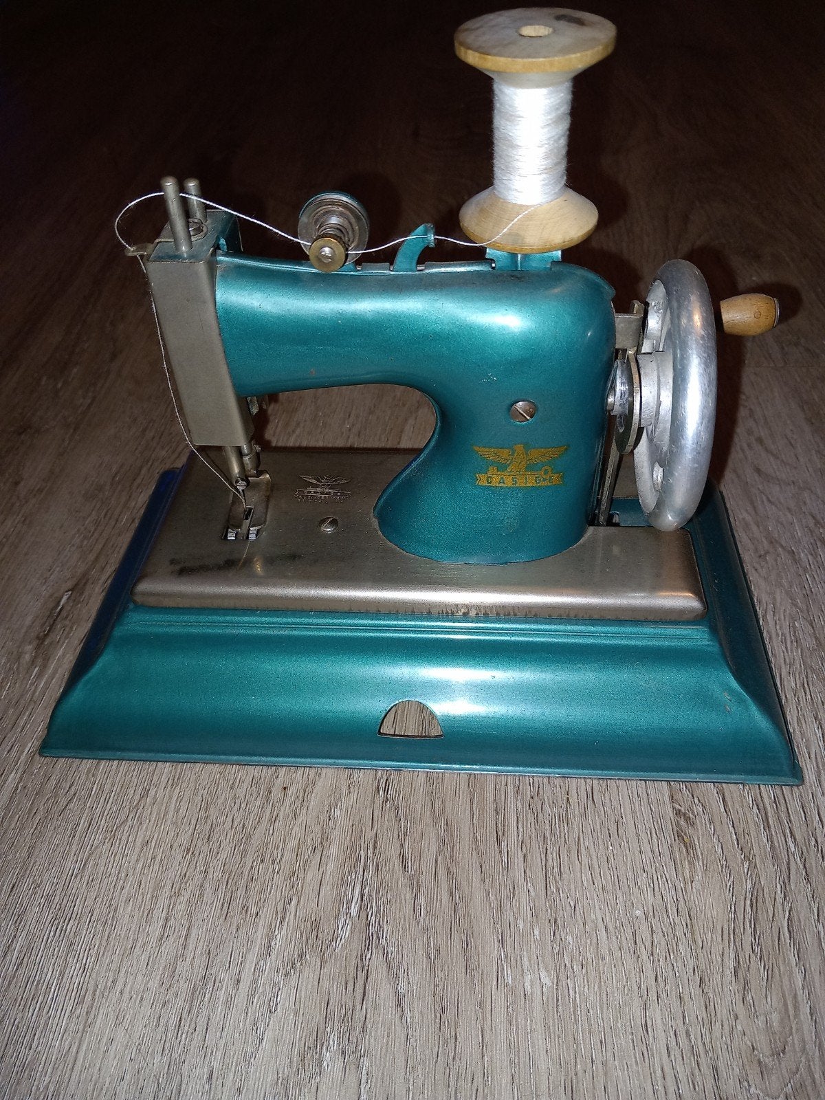 Casige speelgoednaaimachine - Vintage kinder naaimachine, Hobby en Vrije tijd, Naaimachines en Toebehoren, Ophalen, Gebruikt, Naaimachine