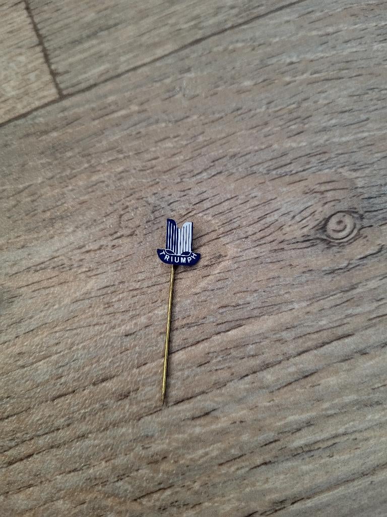 Pin Speldje Triumph Auto, Ophalen of Verzenden, Gebruikt