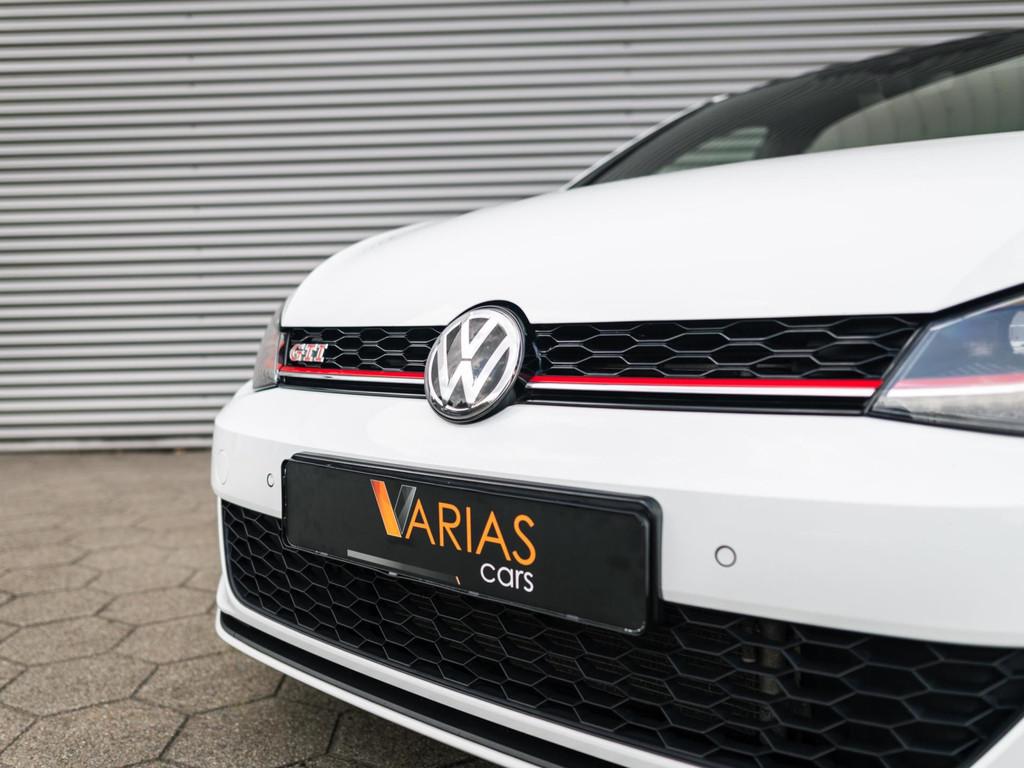 Volkswagen Golf 2.0 TSI GTI Performance Pano Keyless Virtual, Stof, Zwart, 1984 cc, Wit