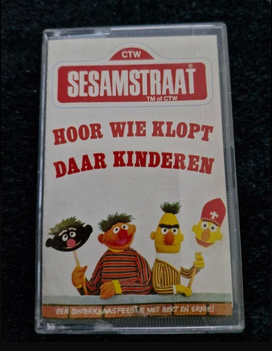 Cassettebandje Sesamstraat - Hoor wie klopt daar kinderen, Gebruikt, Kinderen en Jeugd, 1 bandje, Ophalen of Verzenden