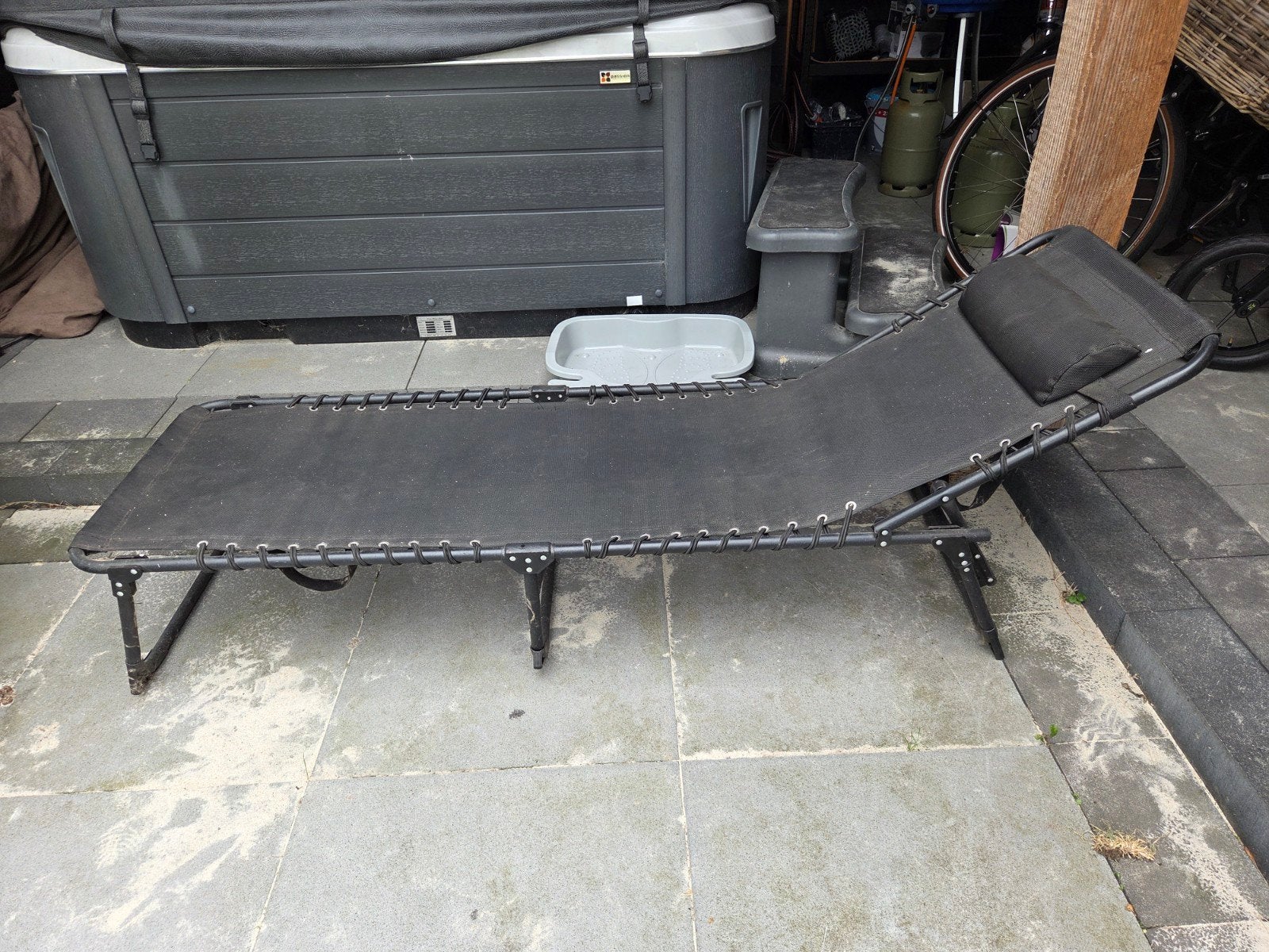 Zwart (opvouwbaar) ligbed/strandstoel met kussen, Tuin en Terras, Ligbedden, Ophalen, Gebruikt, Metaal, Verstelbaar