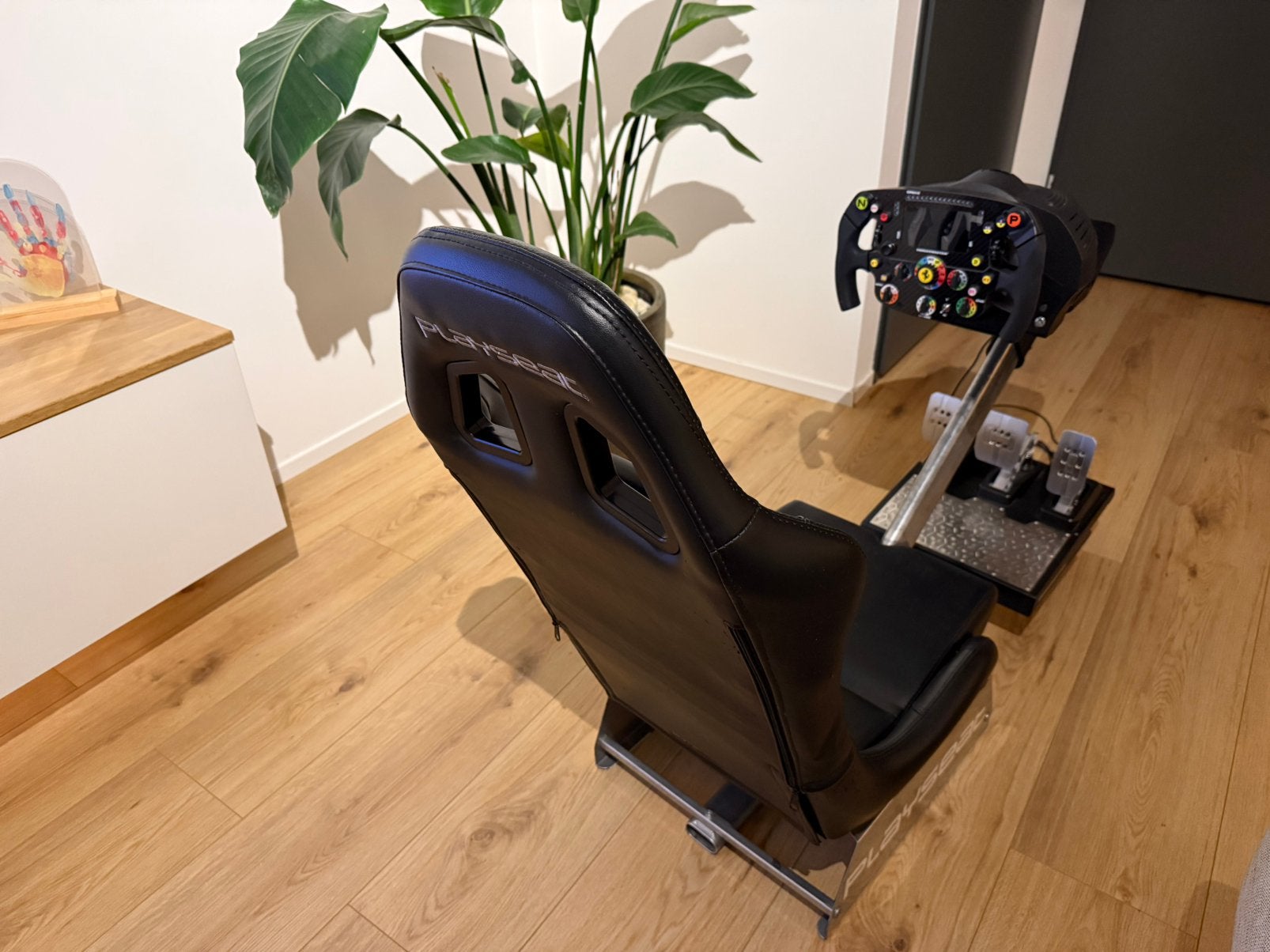 Thrustmaster setup, Ferrari SF1000, Playseat, base en pedals, Spelcomputers en Games, Spelcomputers | Xbox | Accessoires, Ophalen