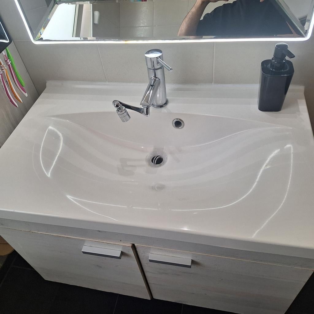 Badkamermeubelset met LED spiegel, wasbak en kasten, Huis en Inrichting, Badkamer | Badkamermeubels, Ophalen, Gebruikt, 100 tot 150 cm