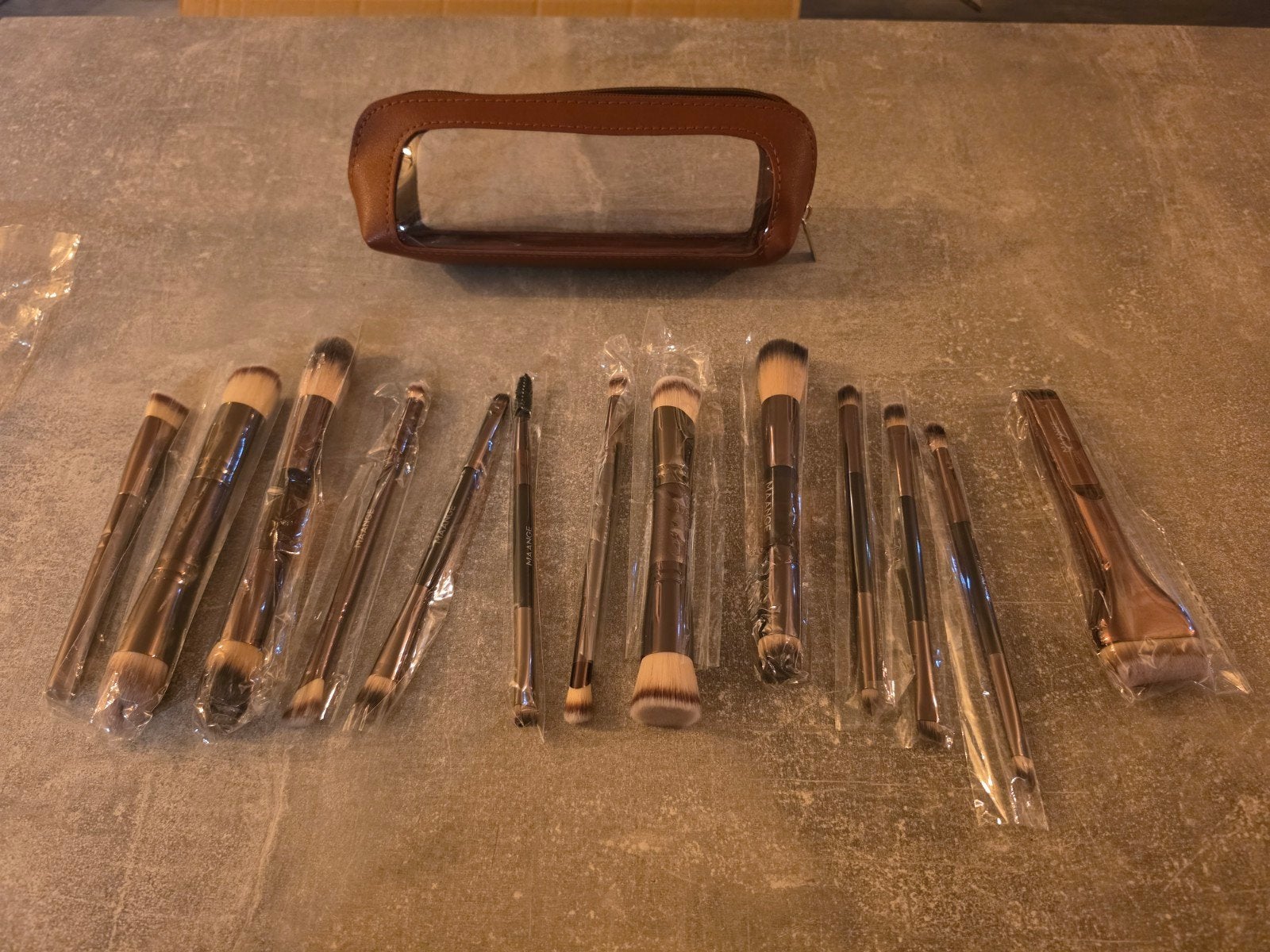 Make-up kwastenset met etui - Maange, Bruin, Gehele gezicht, Nieuw, Ophalen of Verzenden