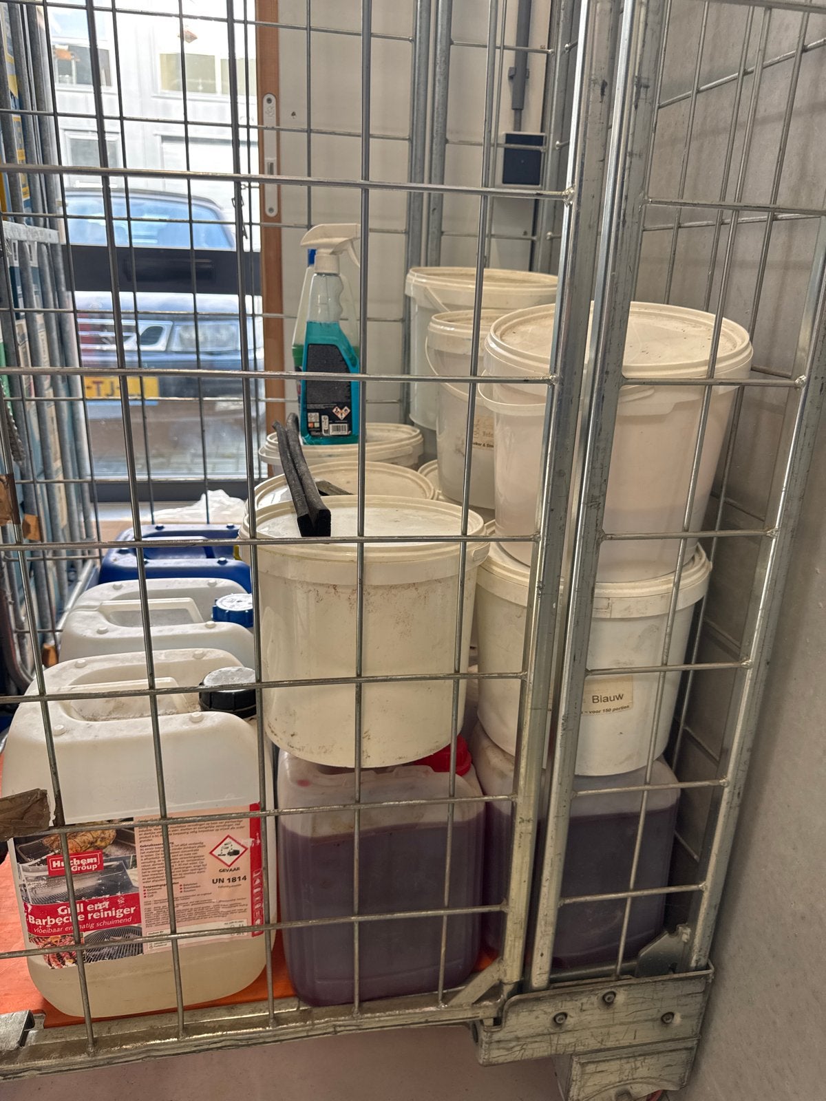 Diverse schoonmaakmiddelen en emmers, Ophalen of Verzenden, Gebruikt