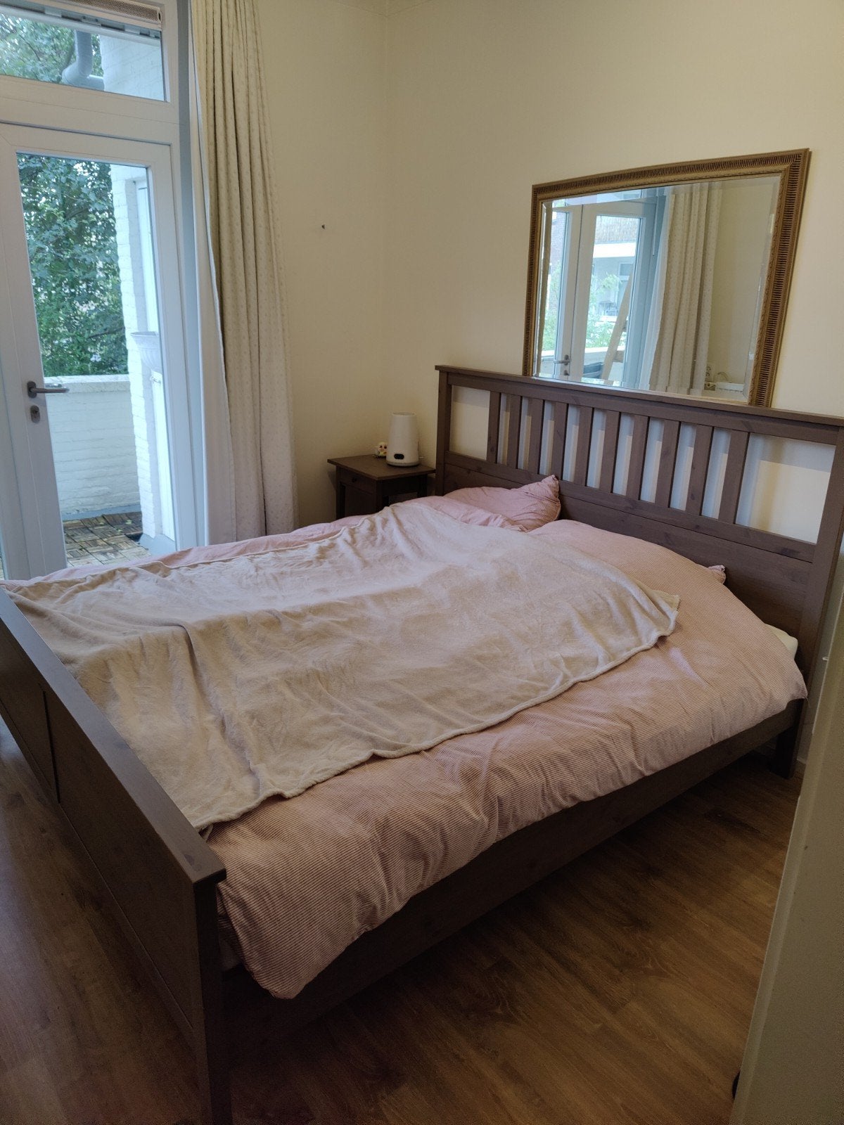 Ikea Hemnes 2 persoons bed grijs, Huis en Inrichting, Slaapkamer | Bedden, Ophalen, 210 cm, Tweepersoons, Grijs