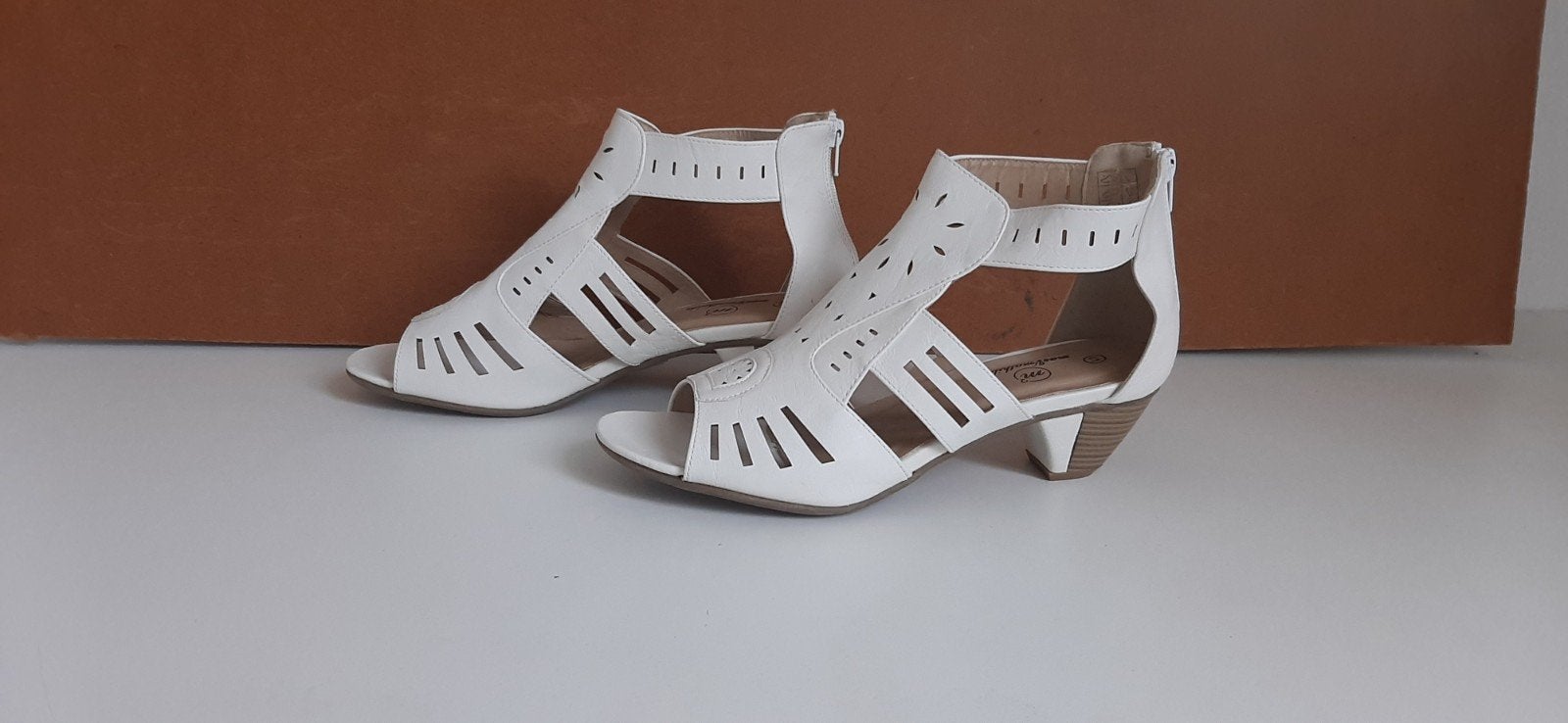 nieuwe wit leren sandalen, Kleding | Dames, Wit, Nieuw, Sandalen of Muiltjes, Ophalen of Verzenden