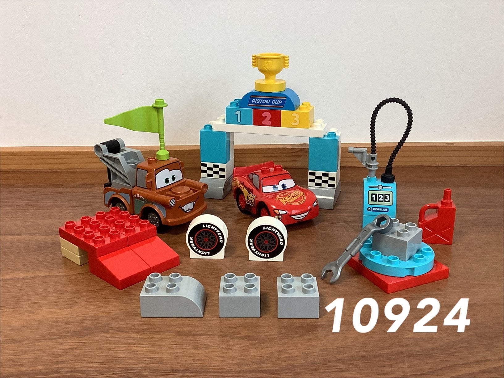 Duplo bliksem Mc Queen racedag Cars 10924 (compleet) 2, Ophalen of Verzenden, Zo goed als nieuw, Complete set, Duplo