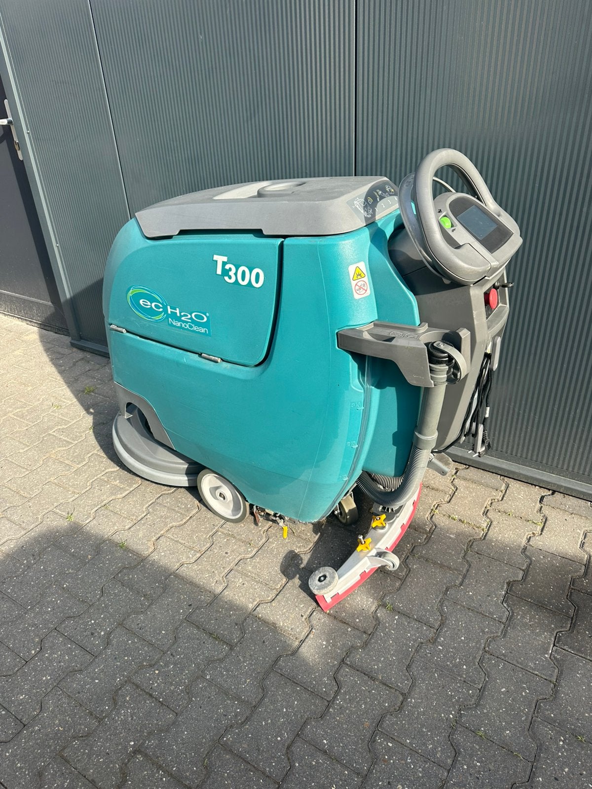 Tennant T300 Schrob-/Zuigmachine – Technisch 100%, Ophalen