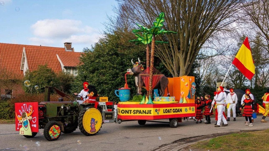 ONT-SPANJE pakken matador en opblaas stieren 3 stuks., Ophalen, Gebruikt, Feestartikel, Carnaval