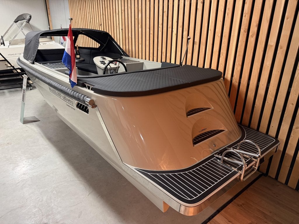 Nieuwe MAASSLOEP 680 Retro 60PK HONDA KOELKST AUDIO BOEGSCHR, Watersport en Boten, Tender, Zonnedek, 0 cm, Zo goed als nieuw