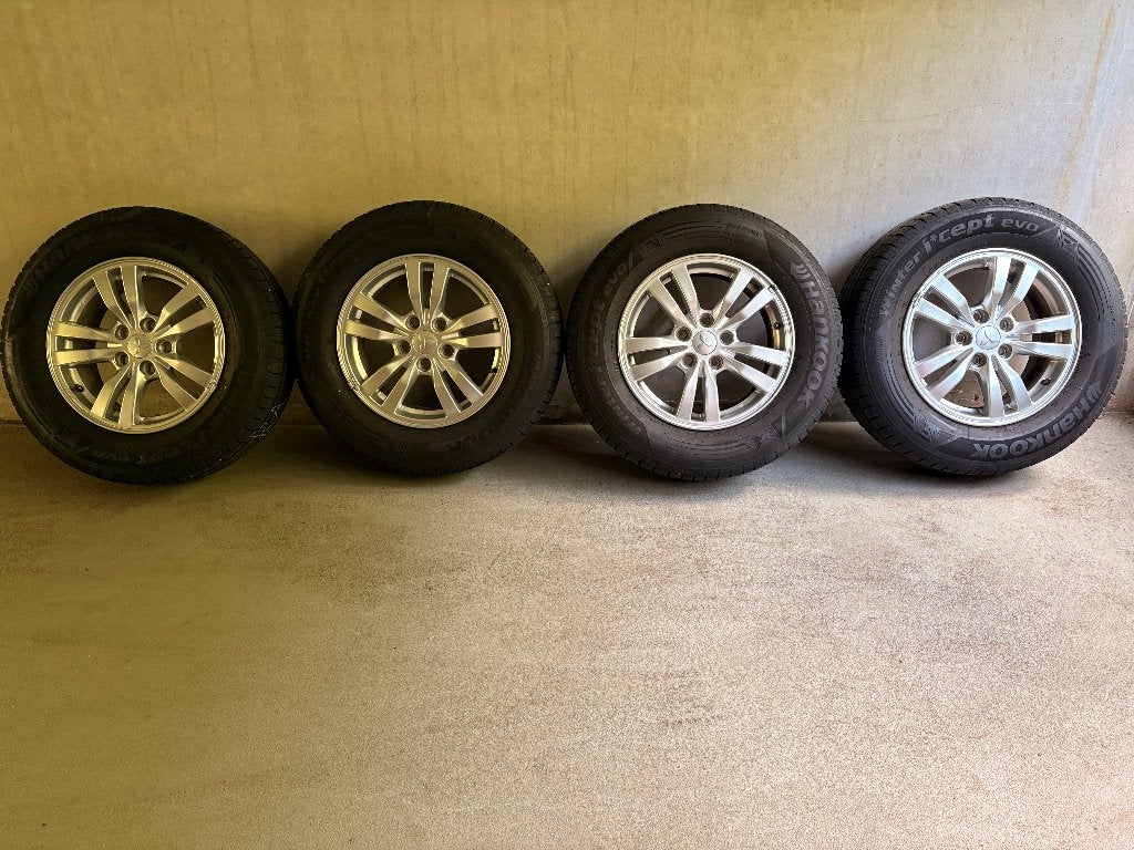 WINTERBANDEN MITSUBISHI OUTLANDER 215/70R16, 16 inch, Banden en Velgen, Winterbanden, Ophalen