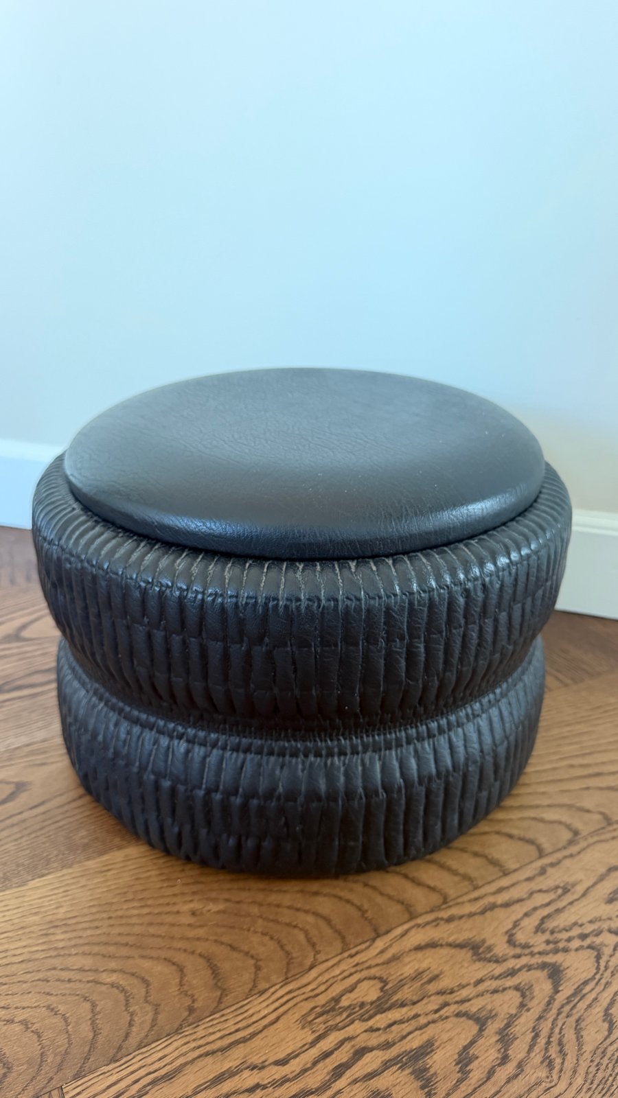Zwarte ronde poef met leren zitting, Ophalen, Minder dan 50 cm, Rond, Leer
