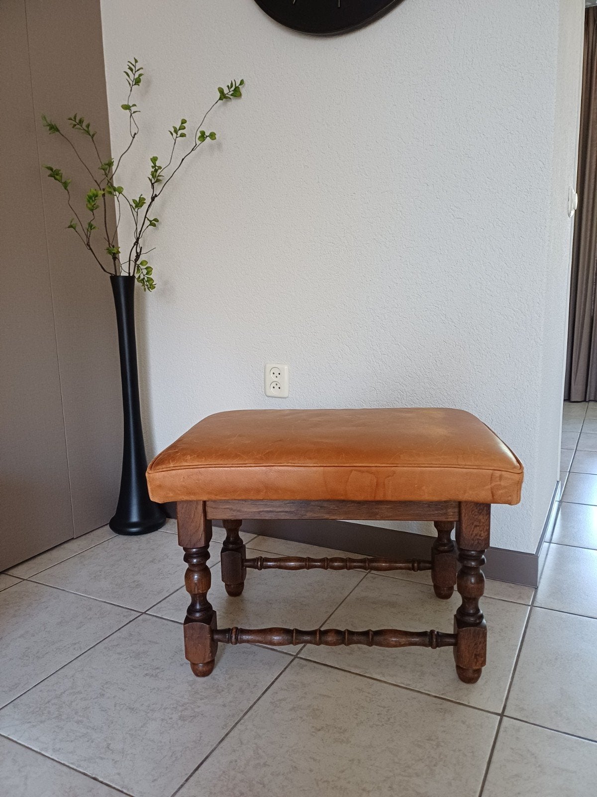 Te koop: Mooie vintage kalfsleren hocker/voetenbank, Ophalen, Minder dan 50 cm, Leer, Zo goed als nieuw
