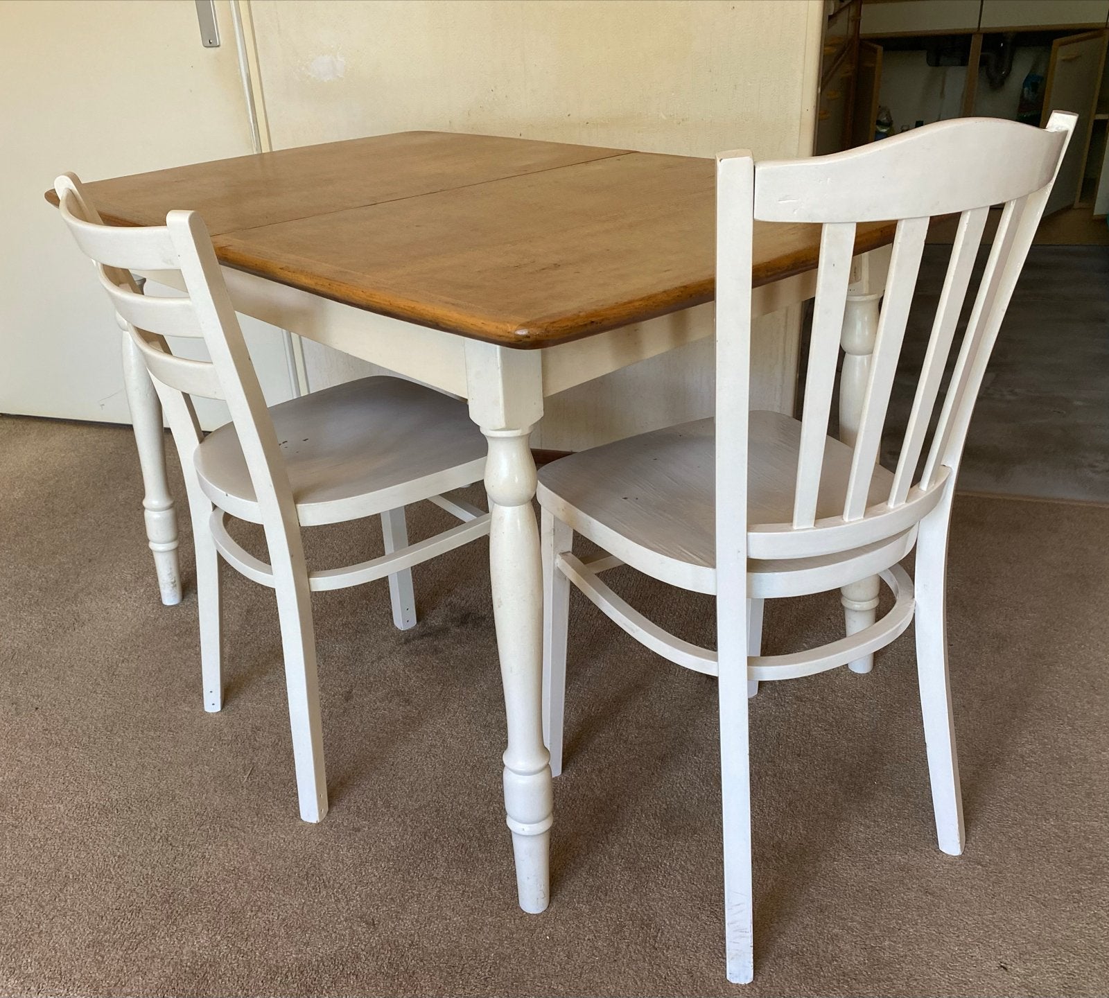 Uitschuifbare vintage brocante eettafel met 2 stoelen, Ophalen, Gebruikt, 100 tot 150 cm, 50 tot 100 cm