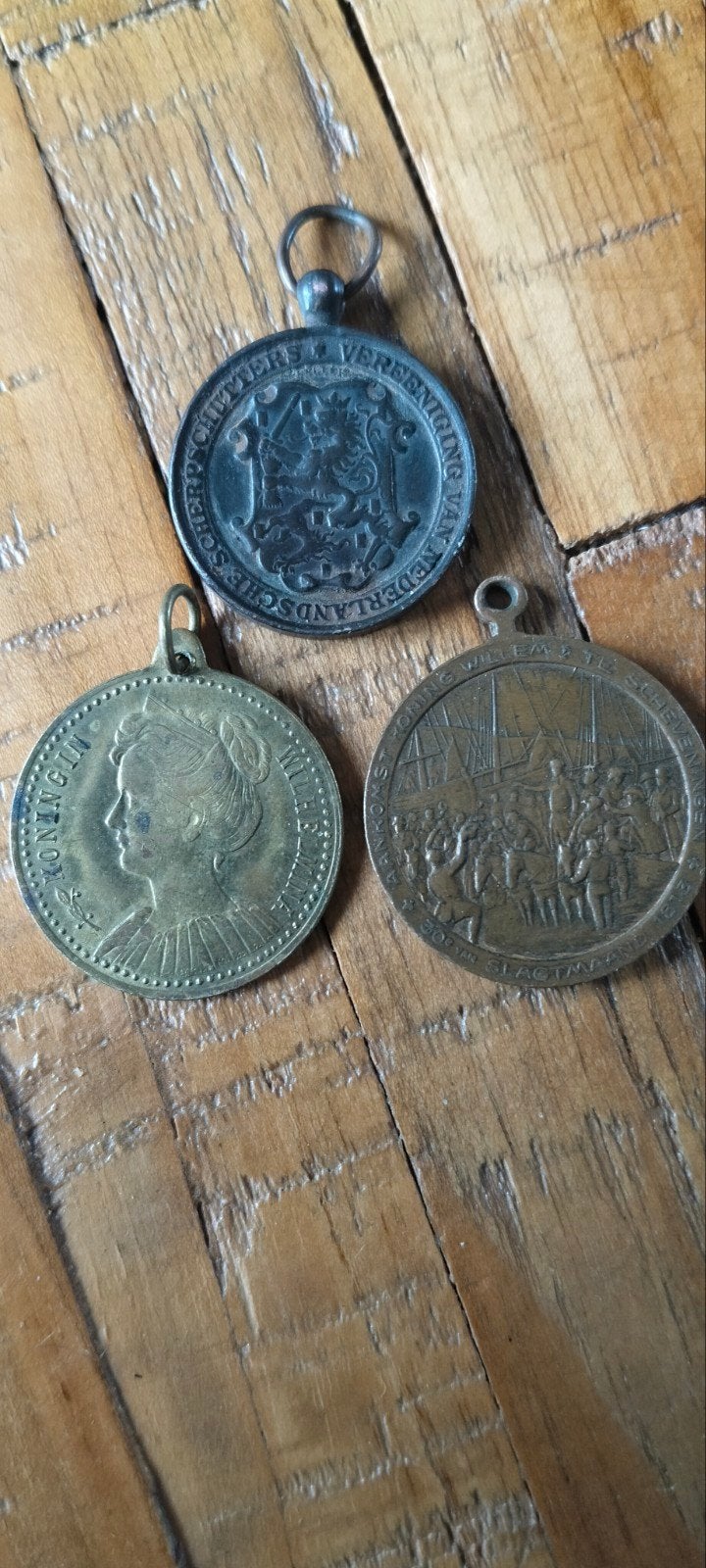 Set van 3 oude medailles: Koningin Wilhelmina en meer, Postzegels en Munten, Ophalen of Verzenden, Brons, Nederland
